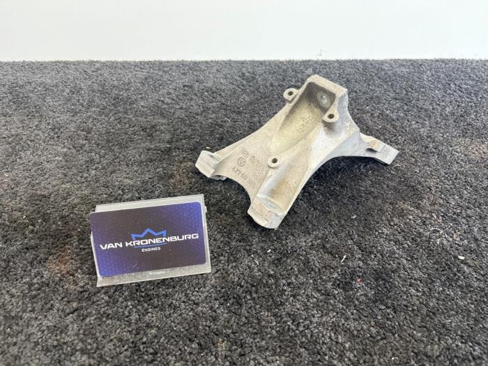 Used Engine mount Audi RS 4 (B7) RS4 4.2 V8 40V Price € 25,00 Inclusive VAT offered by Van Kronenburg Engines