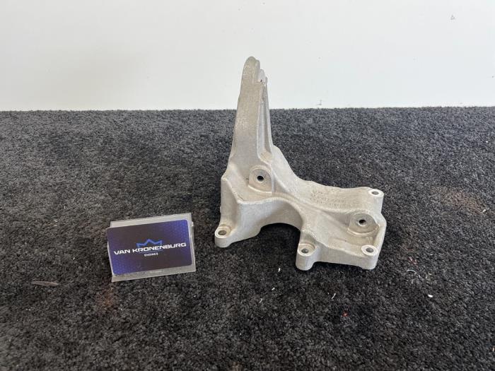 Usagé Support dynamo haut Audi RS 4 (B7) RS4 4.2 V8 40V Prix € 25,00 Prix TTC proposé par Van Kronenburg Engines