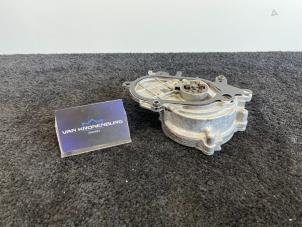 Used Brake servo vacuum pump Volkswagen Touran (5T1) 2.0 TDI 150 Price € 79,94 Inclusive VAT offered by Van Kronenburg Engines