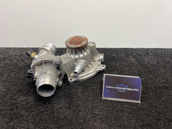 Usagé Pompe à eau BMW 6 serie (E63) 650 i 4.8 V8 32V Prix € 60,44 Prix TTC proposé par Van Kronenburg Engines
