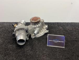 Usados Bomba de agua BMW 6 serie (E63) 650 i 4.8 V8 32V Precio € 60,44 IVA incluido ofrecido por Van Kronenburg Engines