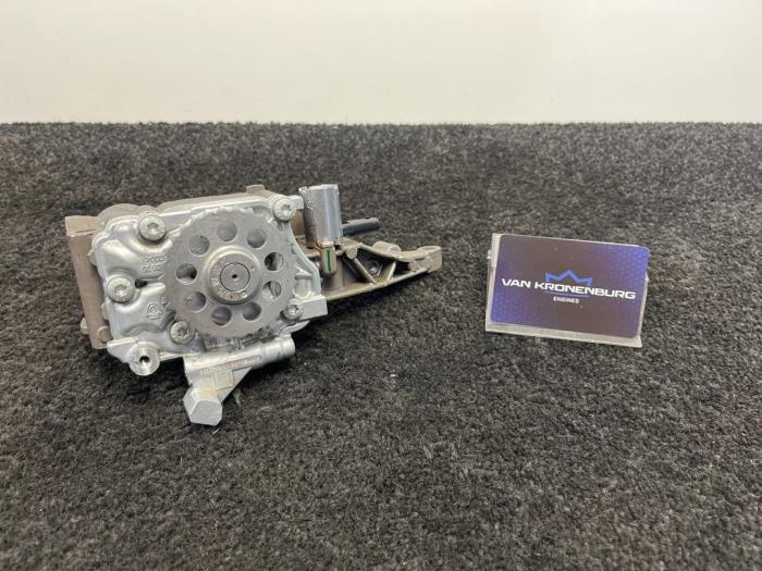 Gebrauchte Ölpumpe Mercedes C (W205) C-63 AMG 4.0 V8 Biturbo Preis € 200,00 Mit Mehrwertsteuer angeboten von Van Kronenburg Engines