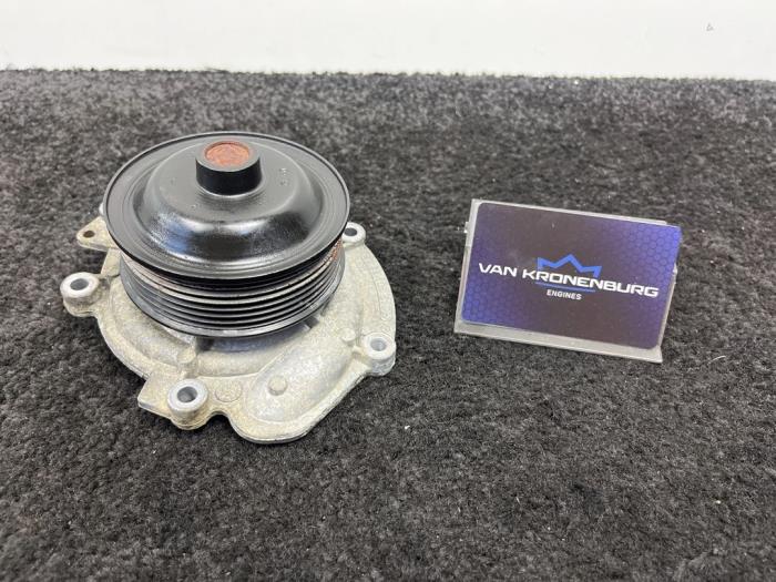 Usagé Pompe à eau Mercedes Vito (639.6) 3.0 122 CDI V6 24V Prix € 50,00 Prix TTC proposé par Van Kronenburg Engines