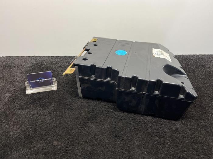 Subwoofer van een BMW 5 serie (E39) 528i 24V