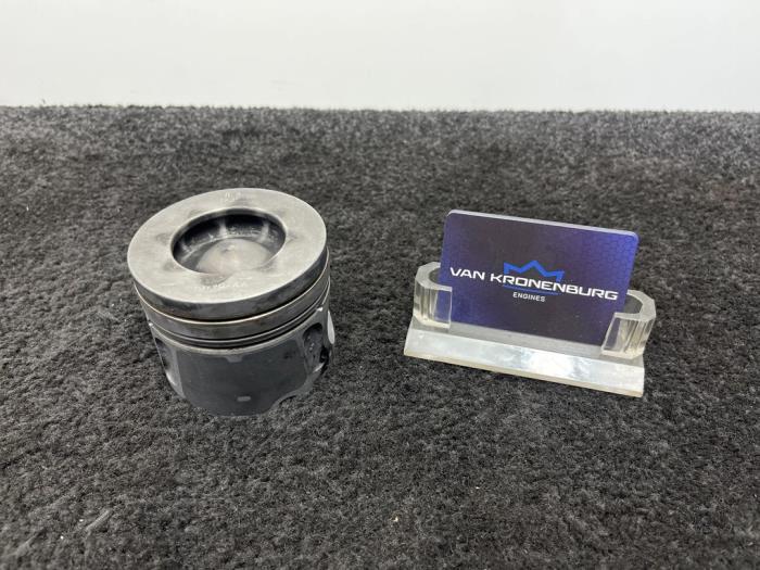 Usagé Piston Landrover Range Rover Sport (LS) 3.0 S TDV6 Prix € 60,00 Prix TTC proposé par Van Kronenburg Engines