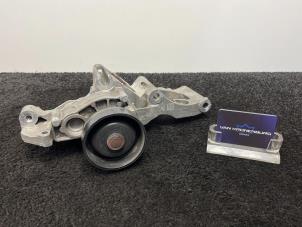 Used Water pump Mini Countryman (F60) 2.0 16V Cooper S ALL4 Price € 95,00 Inclusive VAT offered by Van Kronenburg Engines