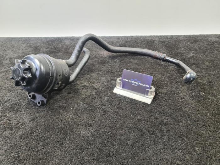 Gebrauchte Lenkkraftverstärker Ölbehälter BMW 5 serie Touring (E61) 530i 24V Preis € 20,00 Mit Mehrwertsteuer angeboten von Van Kronenburg Engines