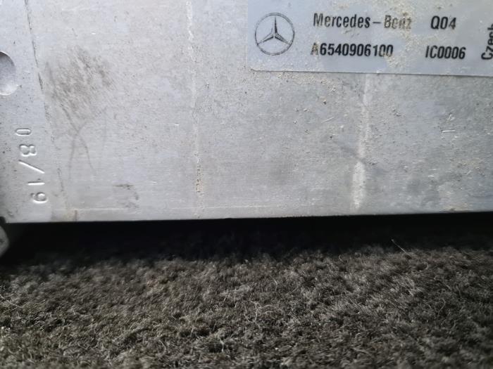 Ladeluftkühler van een Mercedes-Benz E (W213) E-200d 2.0 Turbo 16V 2017