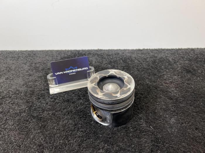 Usados Pistón BMW 5 serie (F10) M550d 3.0 xDrive 24V Precio € 139,15 IVA incluido ofrecido por Van Kronenburg Engines