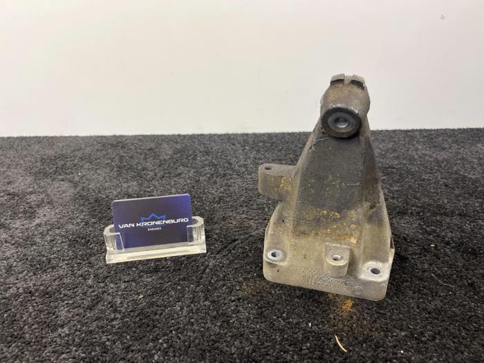 Used Engine mount Mercedes Sprinter 3,5t (906.73) 309 CDI 16V Price € 20,00 Inclusive VAT offered by Van Kronenburg Engines