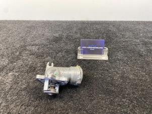 Used Thermostat housing Mercedes ML II (164/4JG) 3.0 ML-320 CDI 4-Matic V6 24V Price € 53,24 Inclusive VAT offered by Van Kronenburg Engines