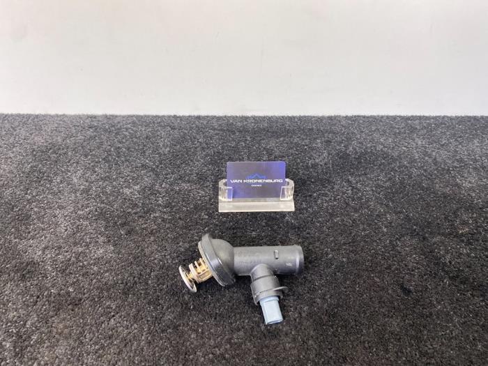 Usagé Thermostat Volkswagen Caddy Combi III (2KB,2KJ) 1.9 TDI Prix € 34,00 Prix TTC proposé par Van Kronenburg Engines