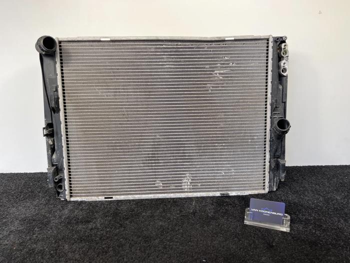 Gebrauchte Kühler BMW 3 serie (E92) 325i 24V Preis € 60,00 Mit Mehrwertsteuer angeboten von Van Kronenburg Engines