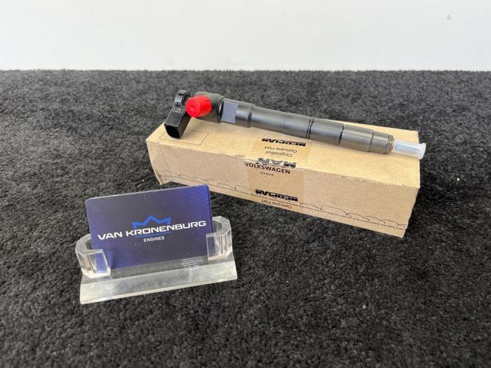 Injector (diesel) from a Volkswagen Crafter (SY) 2.0 TDI 4Motion 2017