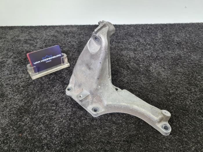 Used Engine mount Mercedes CL (215) 5.8 CL-600 V12 36V Price € 50,00 Inclusive VAT offered by Van Kronenburg Engines