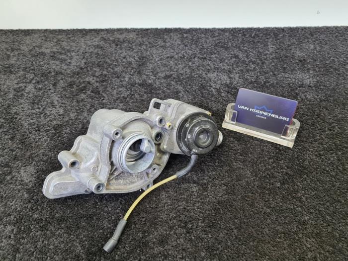 Thermostat from a Mercedes-Benz S (W220) 5.8 S-600L V12 36V