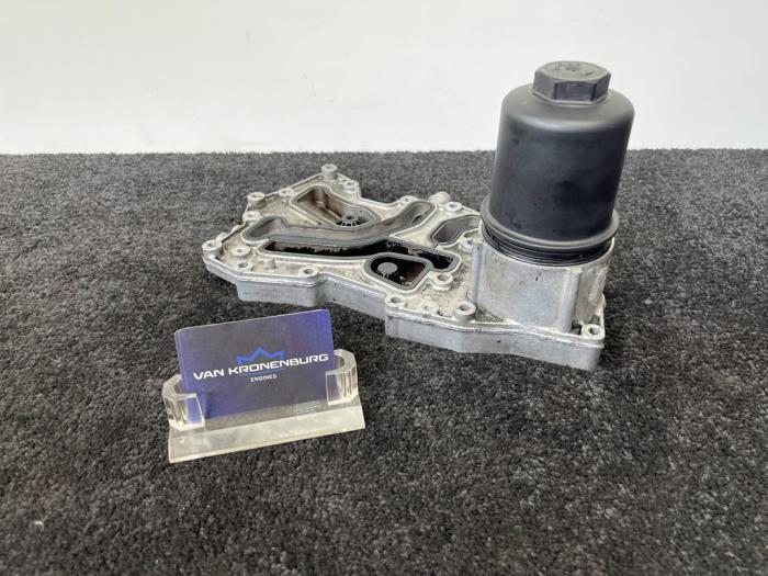 Gebrauchte Ölfiltergehäuse Landrover Range Rover IV (LG) 4.4 SDV8 32V Preis € 85,00 Mit Mehrwertsteuer angeboten von Van Kronenburg Engines
