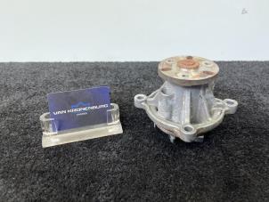 Usagé Pompe à eau Landrover Range Rover IV (LG) 4.4 SDV8 32V Prix € 48,00 Prix TTC proposé par Van Kronenburg Engines