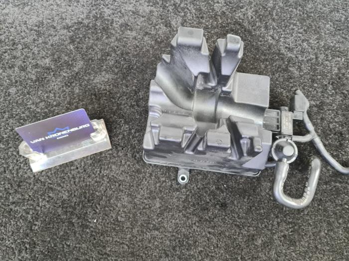 Vacuum tank de un Audi RS 5 (8F7) 4.2 V8 32V 2014