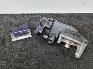 Usagé Pompe à eau Audi Q7 (4LB) 4.2 FSI V8 32V Prix € 45,00 Prix TTC proposé par Van Kronenburg Engines