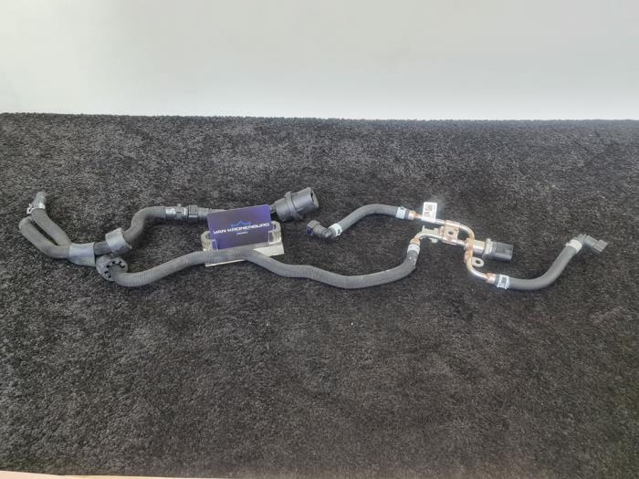 Usagé Conduit de carburant Porsche Macan (95B) 3.6 V6 24V Turbo Prix € 85,00 Prix TTC proposé par Van Kronenburg Engines