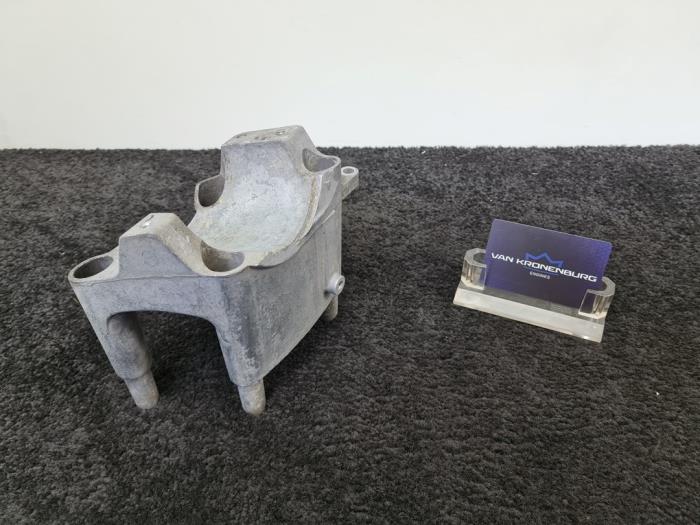 Used Engine mount Mercedes Vito (639.6) 2.2 109 CDI 16V Price € 25,00 Inclusive VAT offered by Van Kronenburg Engines