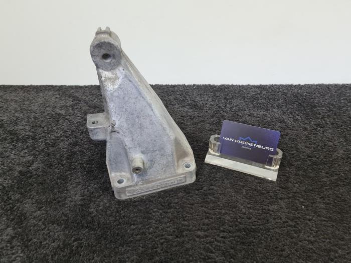Used Engine mount Mercedes Vito (639.6) 2.2 109 CDI 16V Price € 25,00 Inclusive VAT offered by Van Kronenburg Engines