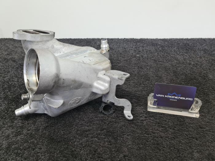 Usagé Intercooler BMW 5 serie (G30) M550d xDrive 24V Prix € 285,00 Prix TTC proposé par Van Kronenburg Engines