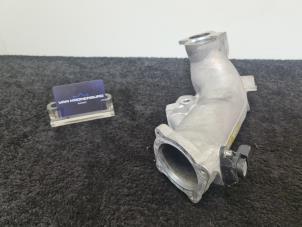 Einlassventil van een Mercedes-Benz Vito (639.7) 3.0 122 CDI V6 24V 2014
