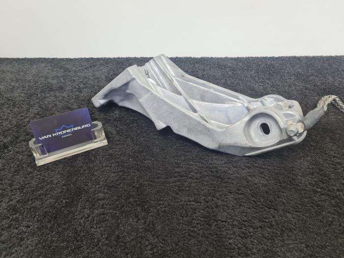 Gebrauchte Motorlager Landrover Range Rover III (LM) 4.4 V8 32V Preis € 30,00 Mit Mehrwertsteuer angeboten von Van Kronenburg Engines