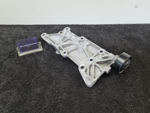 Used Engine mount Porsche Macan (95B) 3.6 V6 24V Turbo Price € 40,00 Inclusive VAT offered by Van Kronenburg Engines