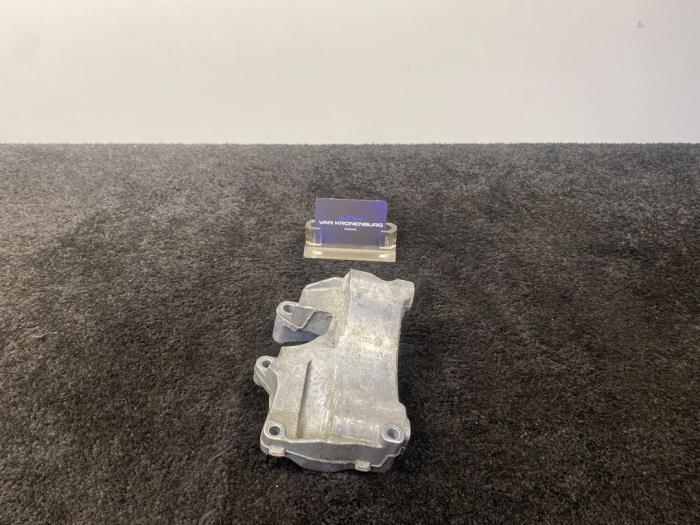 Gebrauchte Dynamostütze oben Audi RS 5 (8T3) RS5 4.2 V8 32V Preis € 24,94 Mit Mehrwertsteuer angeboten von Van Kronenburg Engines
