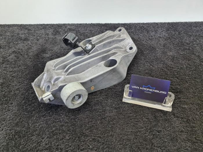 Used Engine mount BMW X5 (G05) xDrive 45 e iPerformance 3.0 24V Price € 50,00 Inclusive VAT offered by Van Kronenburg Engines