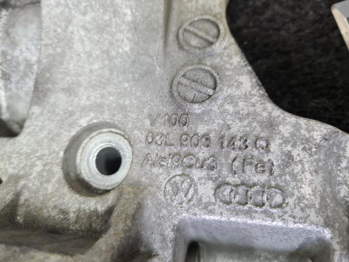 Air conditioning bracket from a Volkswagen Tiguan (5N1/2) 2.0 TDI 16V 4Motion 2016