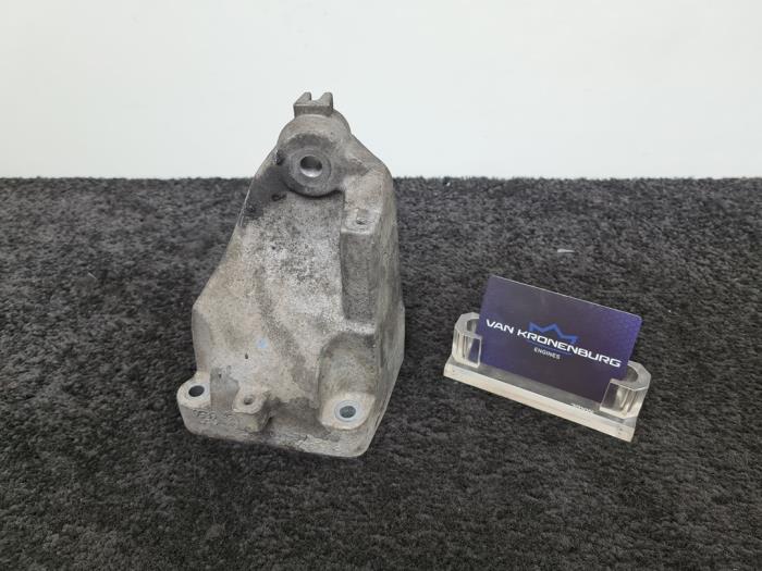 Gebrauchte Motorlager Mercedes Vito (639.6) 3.0 120 CDI V6 24V Preis € 34,94 Mit Mehrwertsteuer angeboten von Van Kronenburg Engines