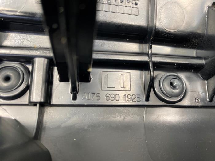 C-Pfosten Abdeckkappe links van een Mercedes-Benz A (W176) 1.6 A-160 16V 2016