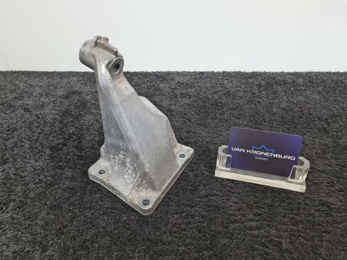 Engine mount from a Mercedes-Benz S (W220) 5.8 S-600L V12 36V 2004