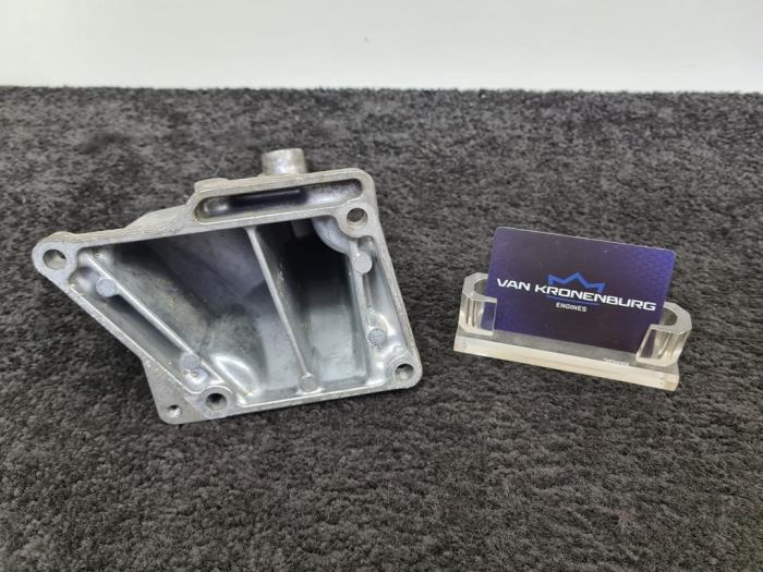 Engine mount from a Mercedes-Benz S (W220) 5.8 S-600L V12 36V 2004