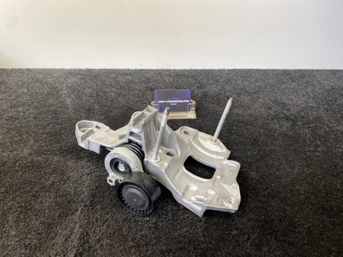 Usagé Support dynamo bas Renault Clio V (RJAB) 1.5 Blue dCi 115 Prix € 50,00 Prix TTC proposé par Van Kronenburg Engines