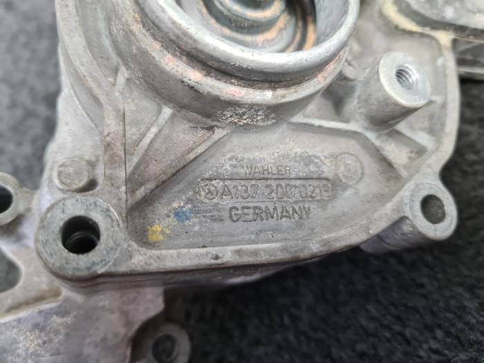 Thermostat from a Mercedes-Benz S (W220) 5.8 S-600L V12 36V 2004