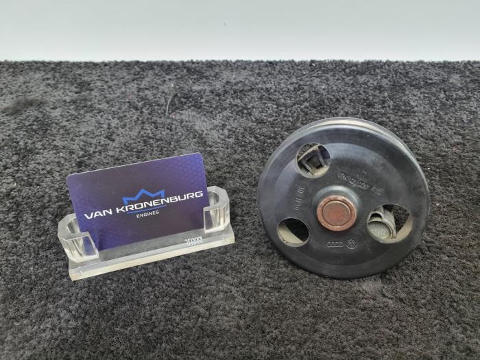Begagnade Vattenpump Volkswagen New Beetle (1Y7) 2.5 Pris € 40,00 Inklusive moms erbjuds av Van Kronenburg Engines