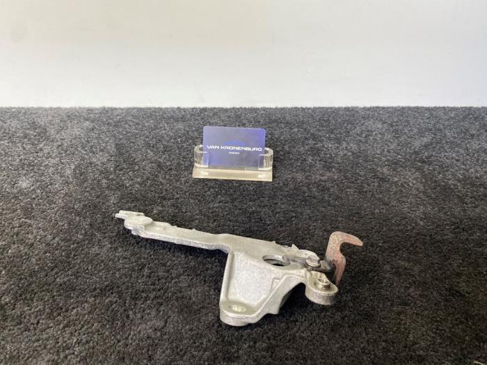 Used Engine mount Renault Kadjar (RFEH) 1.5 Blue dCi Price € 40,00 Inclusive VAT offered by Van Kronenburg Engines