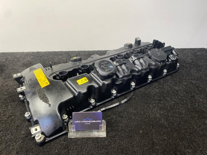 Rocker cover from a BMW 5 serie (F10) 530i 24V 2012