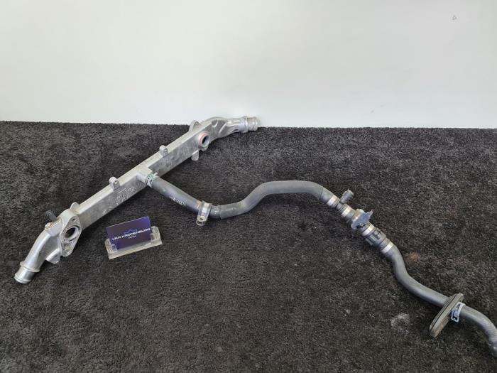 Vattenrör från en Audi RS 5 (8T3) RS5 4.2 V8 32V 2013