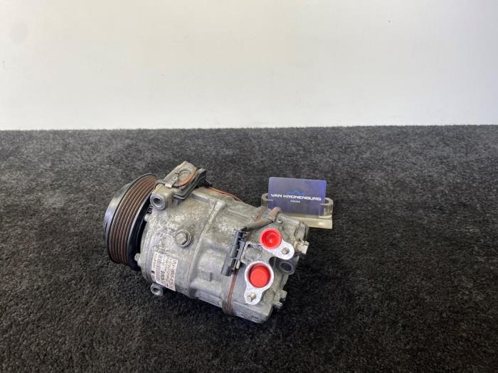 Air conditioning pump from a Land Rover Range Rover Evoque (LVJ/LVS) 2.0 D 150 16V 2019