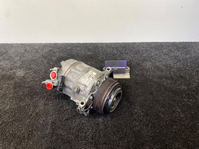 Air conditioning pump from a Land Rover Range Rover Evoque (LVJ/LVS) 2.0 D 150 16V 2019