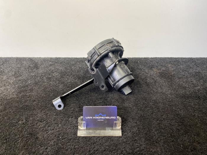 Używane Pompa gazów spalinowych Audi TT (8N3) 1.8 20V Turbo Quattro Cena € 47,50 Z VAT oferowane przez Van Kronenburg Engines