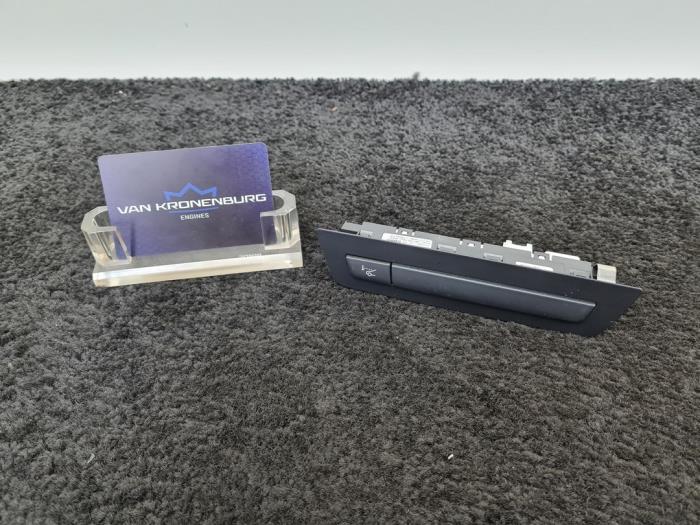 Używane Przelacznik BMW 6 serie (F12) 650i V8 32V Cena € 40,00 Z VAT oferowane przez Van Kronenburg Engines