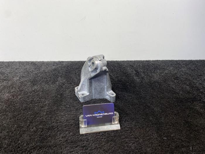 Used Engine mount Mercedes E (W212) E-350 CDI BlueEfficiency V6 24V 4-Matic Price € 74,95 Inclusive VAT offered by Van Kronenburg Engines
