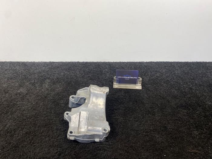 Gebrauchte Dynamostütze oben Audi RS 5 (8T3) RS5 4.2 V8 32V Preis € 25,00 Mit Mehrwertsteuer angeboten von Van Kronenburg Engines